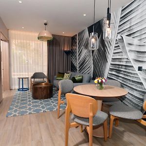 Suite pool access